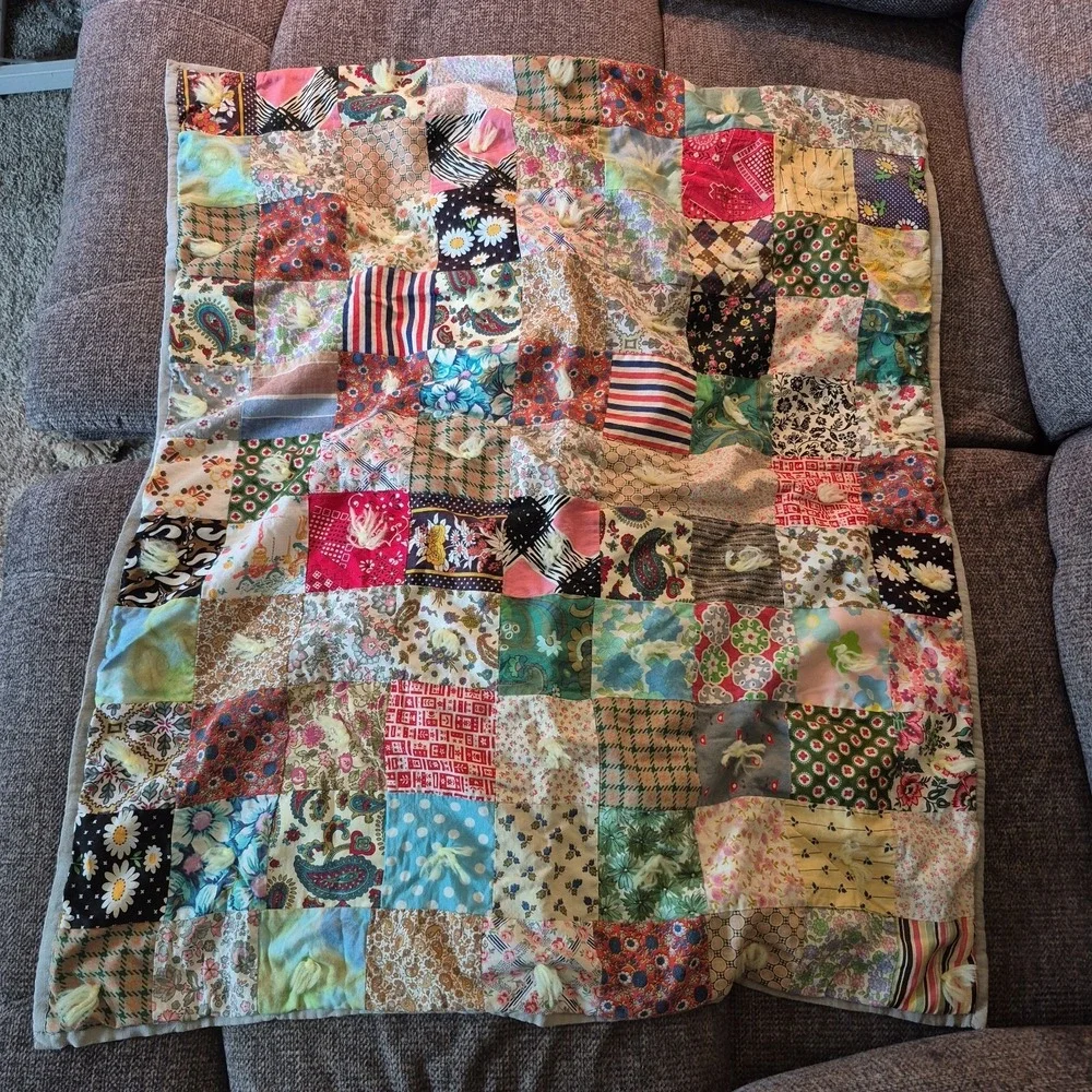 VTG Handmade Patchwork Lap Quilt Cotton Paisley Floral 34